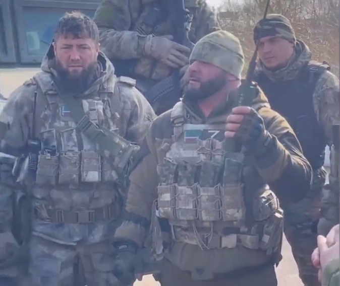 Çeçen xüsusi təyinatlılar Mariupolda "Azov" batalyonunun qarşısını kəsdi - VİDEO