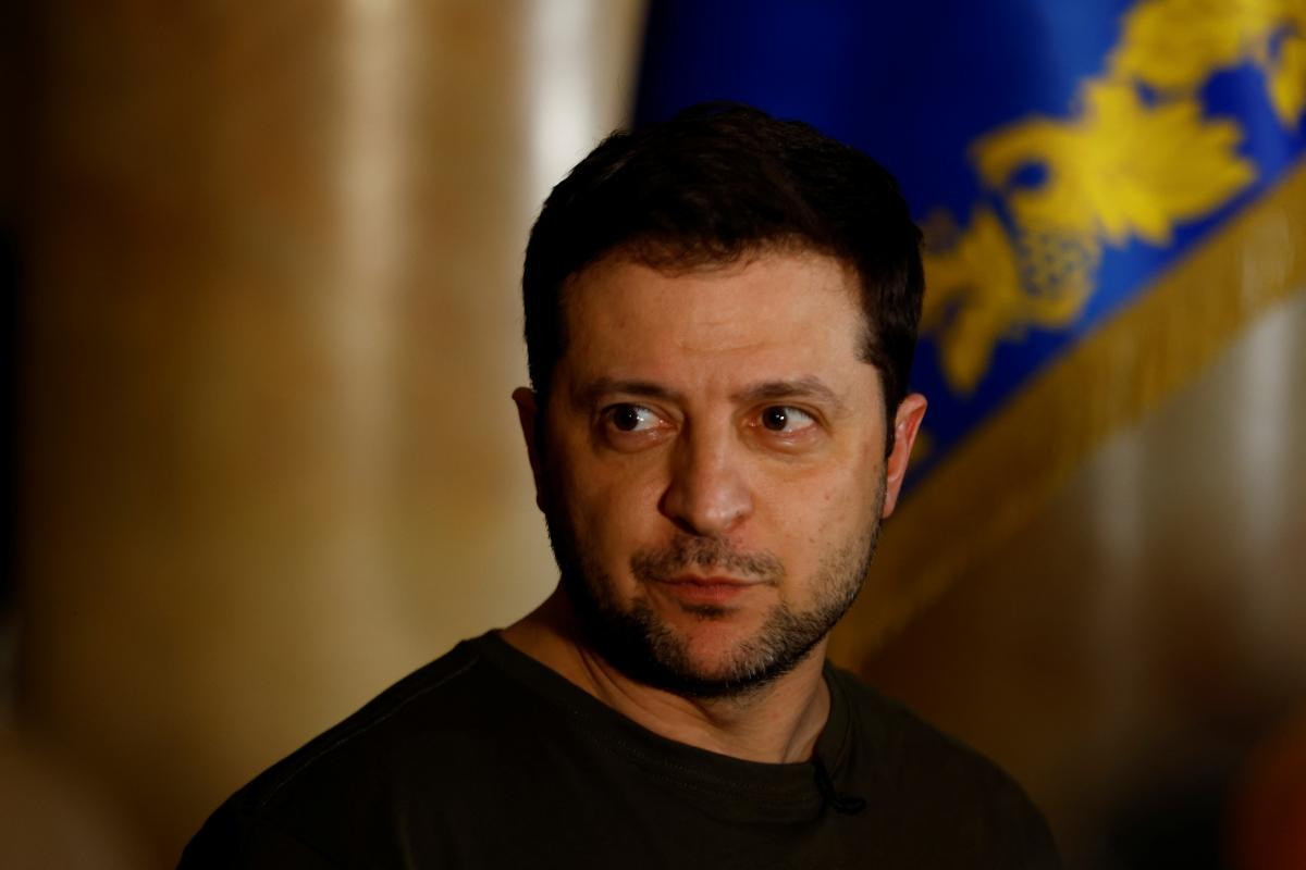 Zelenski: “Ukraynada vergi ödəmək könüllü olacaq”