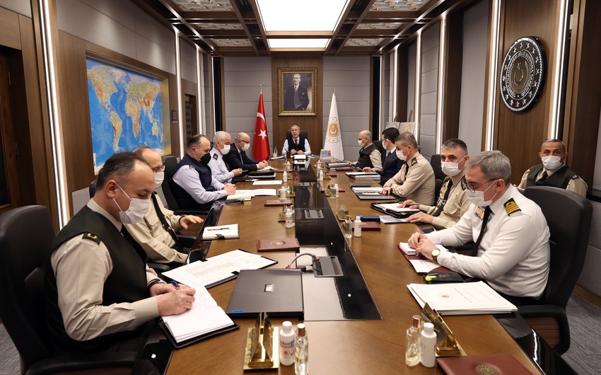 Hulusi Akar ordu komandirləri ilə Ukraynadakı durumu müzakirə etdi