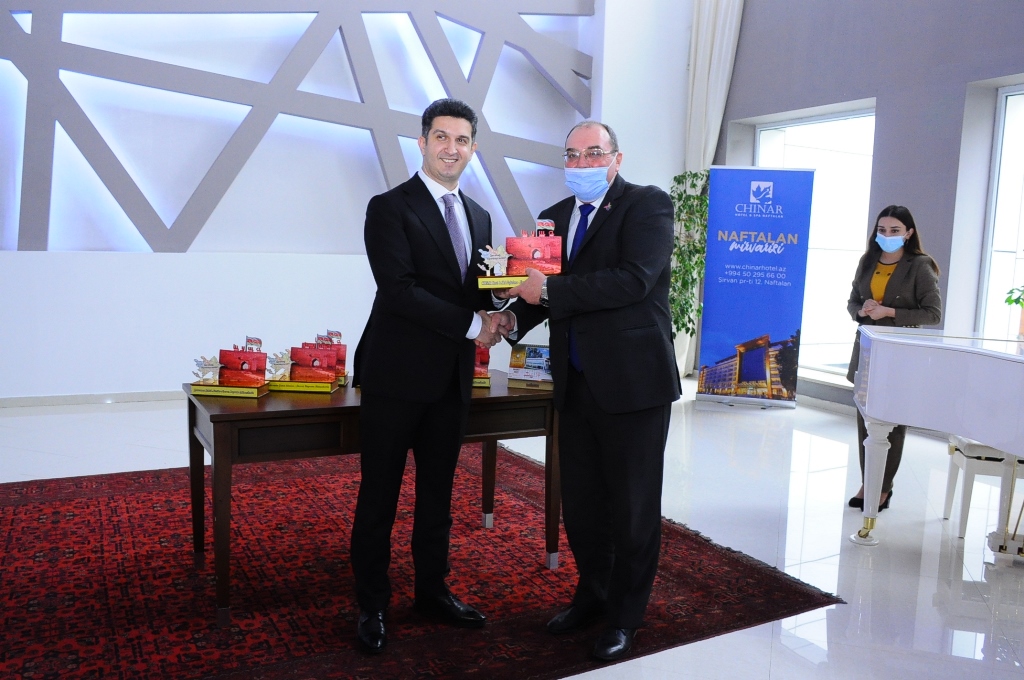 İcra başçısı ilaxır çərşənbəni Şəhid, qazi övladları ilə birgə qeyd etdi - FOTOLAR