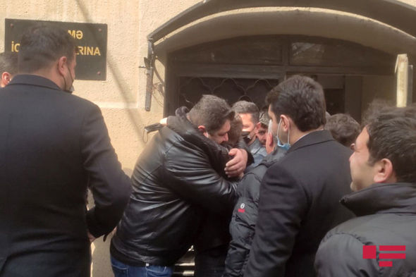 Rüşvətə görə saxlanılan gömrük əməkdaşlarına bəraət verildi