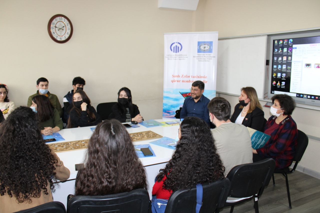 Jurnalistika fakültəsində təhsil alan tələbələr seminarda iştirak edib