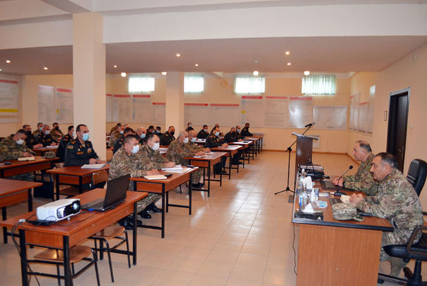 Baş qərargah rəisi müşavirə keçirdi: Vəzifəli şəxslərə tapşırıqlar verildi - FOTO