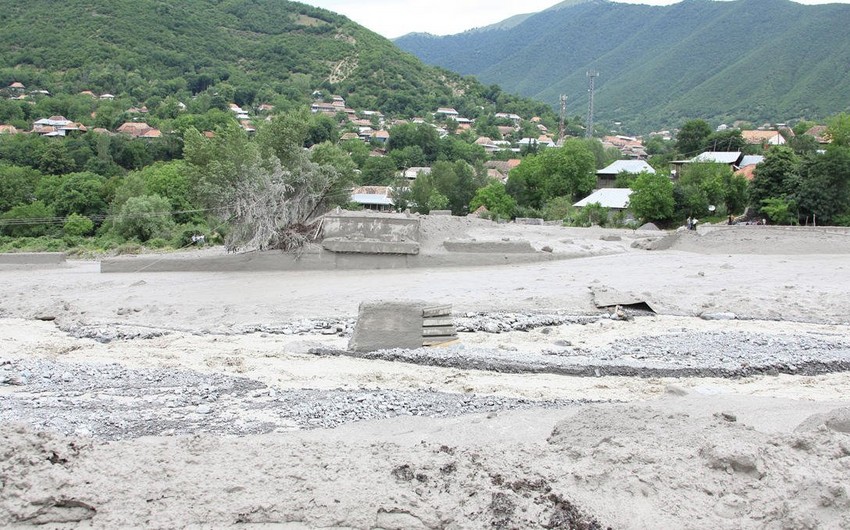 Masallıda çay daşdı - köməksiz qalan 21 nəfər təxliyə edildi