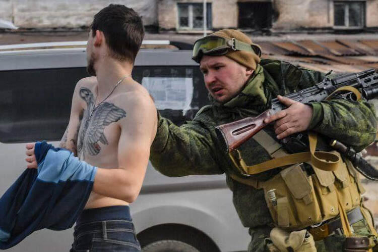 "Kadırovçu"lar "Azov"la üzləşdi: Yollarda isə "döymə" yoxlayırlar - FOTO