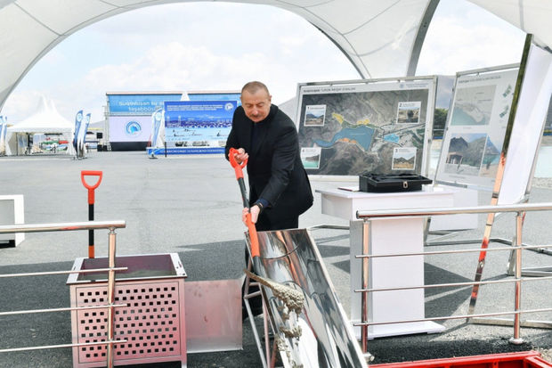 İlham Əliyev Suqovuşanda turizm kompleksinin təməlini qoydu
