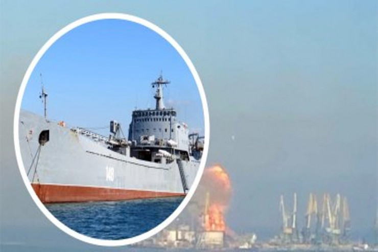 Ukrayna limanında DESANT GƏMİSİNƏ hücum: 3 min tonluq rezervuar partlayışı - FOTO