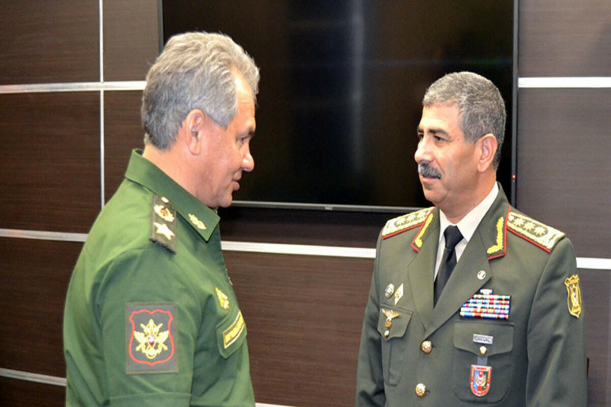 Sergey Şoyqu Zakir Həsənovla danışdı
