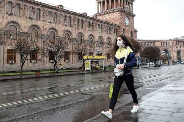 Ermənistanda rus dilində təhsil alanların sayı iki dəfə azalıb