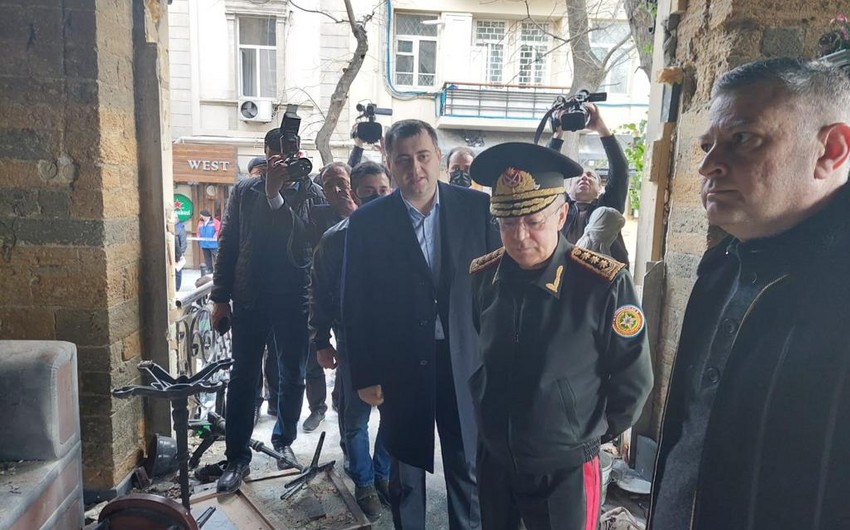 Kəmaləddin Heydərov partlayış baş vermiş obyektə gəldi - FOTOLAR