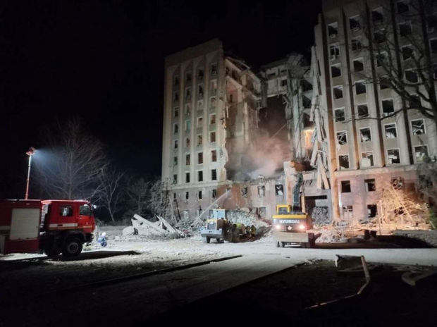 Nikolayevin meri: Şəhər kasset bombalarla atəşə tutulub, 10 mülki şəxs həlak olub