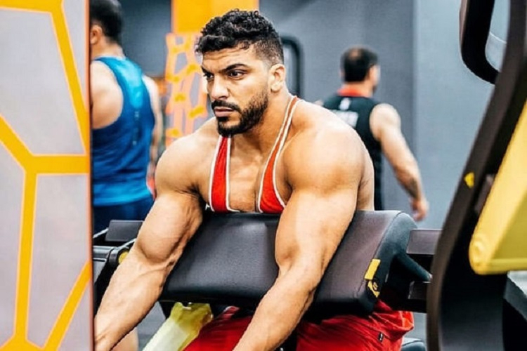 Partlayışda ağır xəsarət alan çempionun xəstəxanadan FOTOSU