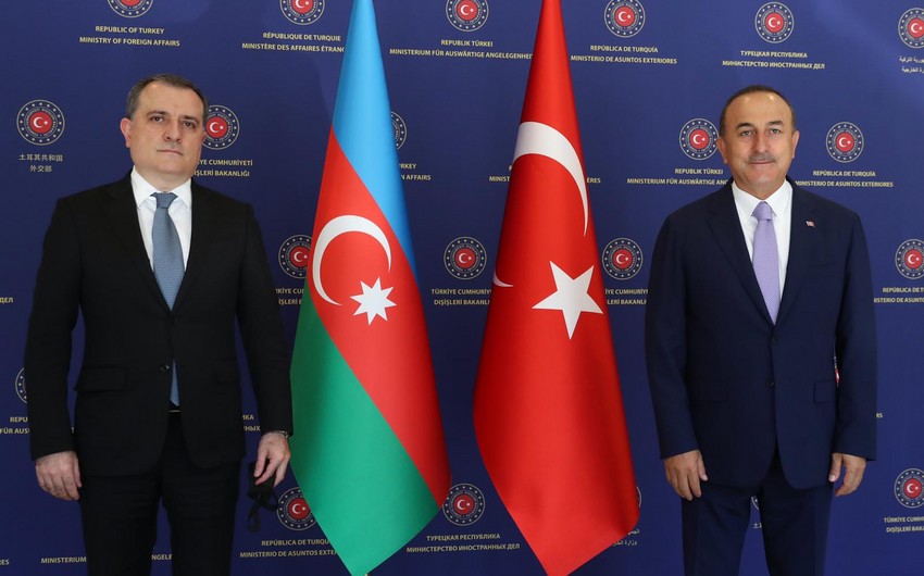 Türkiyə və Azərbaycan XİN başçıları telefonla danışdı