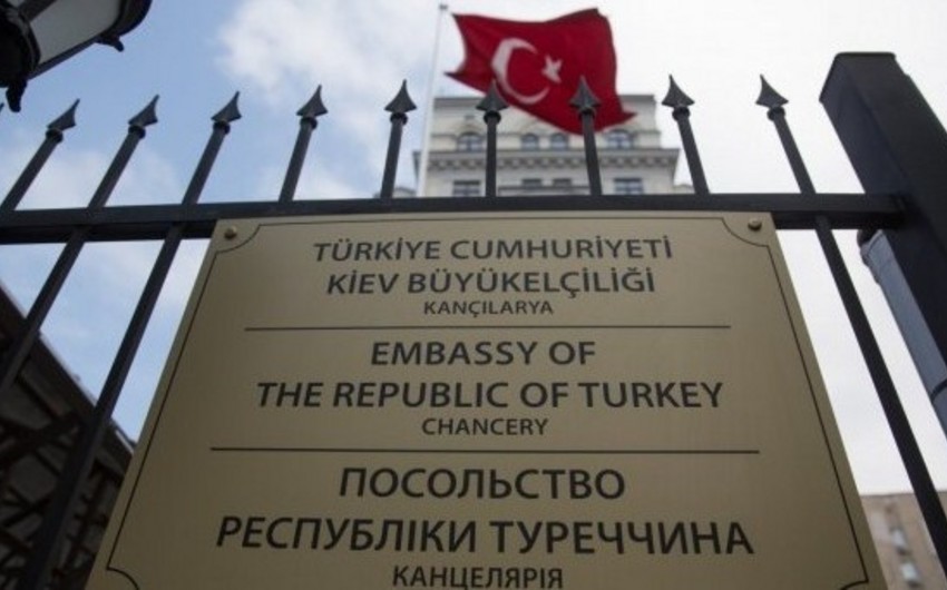 Türkiyə səfirliyi yenidən Kiyevdə fəaliyyətini bərpa etdi