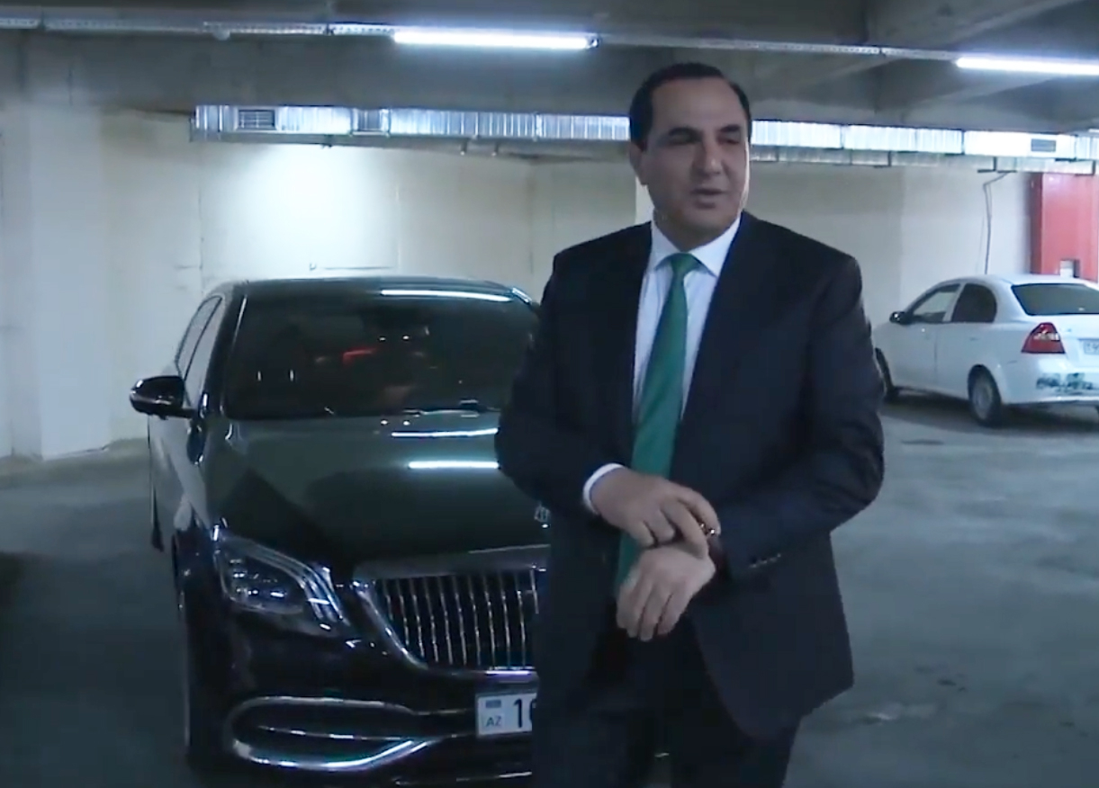Manaf Ağayev lüks avtomobili ilə televiziyaya gəldi - VİDEO