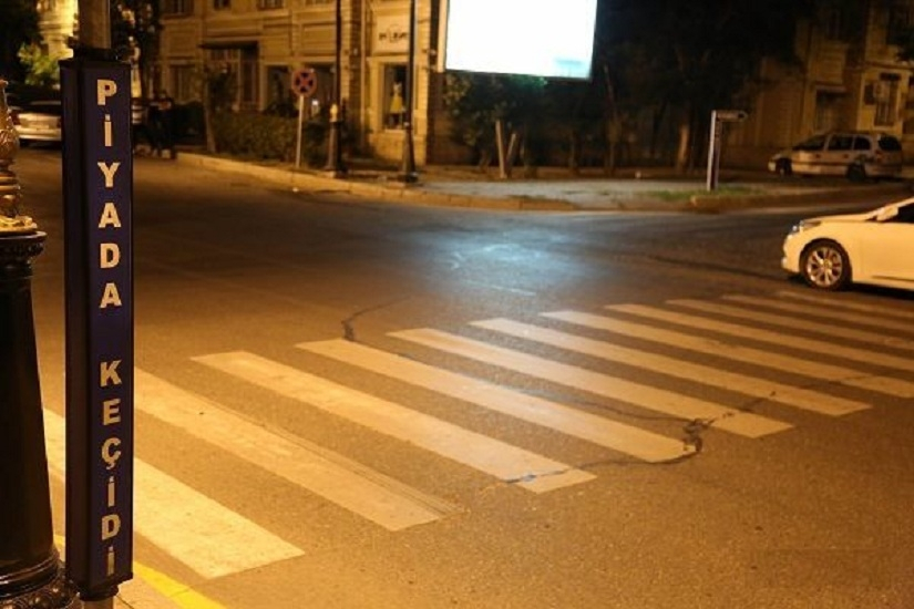 Bakıda səfirlik maşını yolu keçən piyadanı vurdu