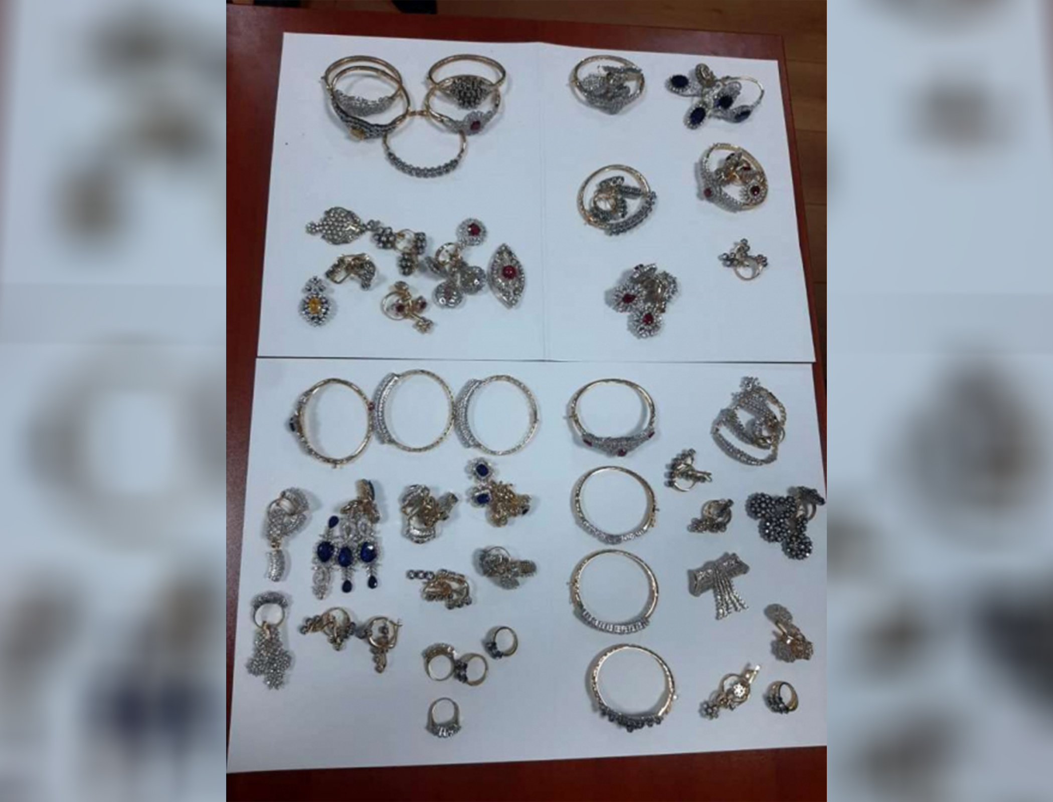 Gömrük nəzarətindən gizlədilən 1 kiloqrama yaxın qızıl-zinət əşyaları aşkarlandı