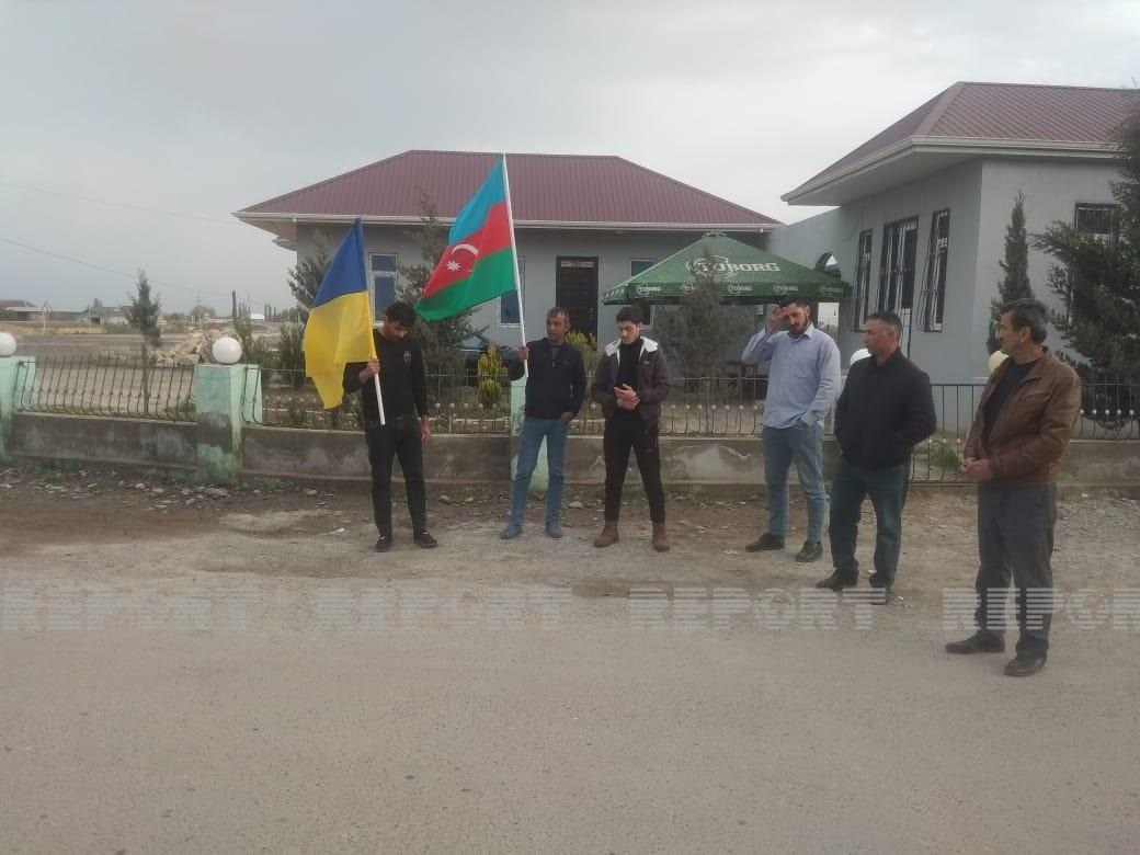 Rusiya hərbçilərinin girovluğundan azad olunan azərbaycanlı vətənə qayıtdı - FOTO