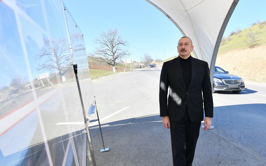Prezident Əhmədbəyli-Füzuli-Şuşa avtomobil yolunun tikintisi ilə tanış oldu