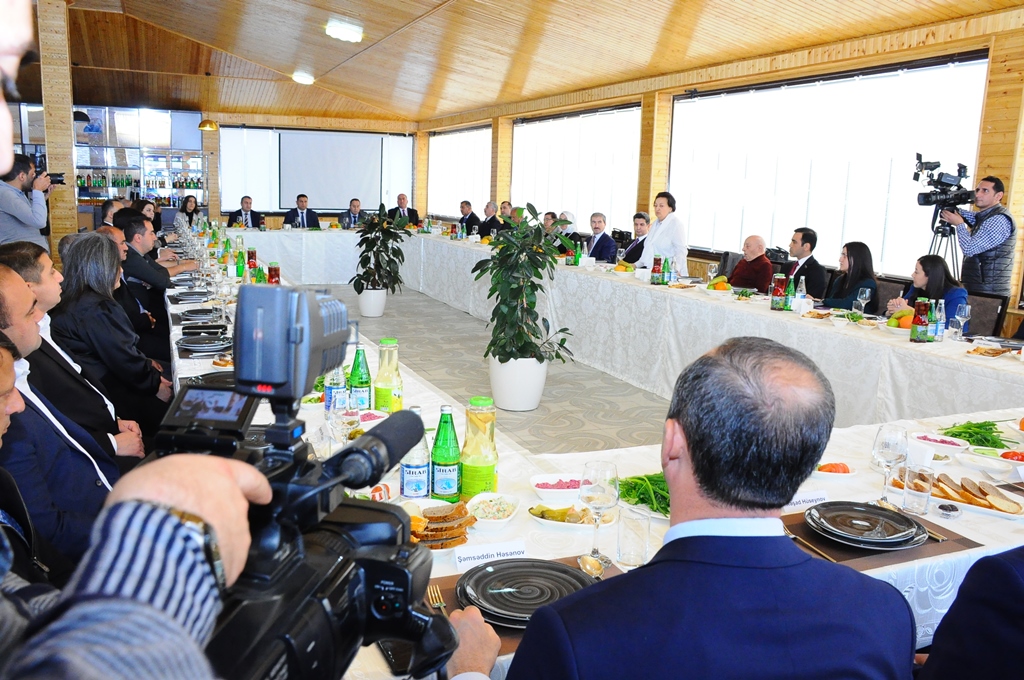 Naftalanda iftar süfrəsi açılıb - FOTOLAR