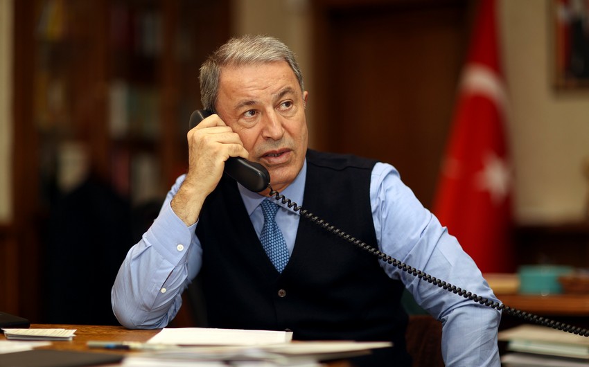 Hulusi Akar ukraynalı həmkarı ilə telefonda danışdı