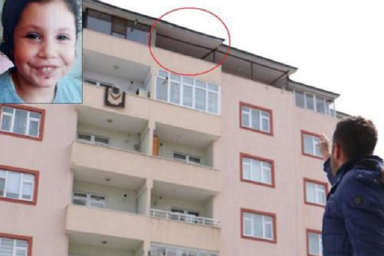 Altıncı mərtəbənin eyvanından yıxılan uşağın həyatını xilas etdi – ANBAAN VİDEO