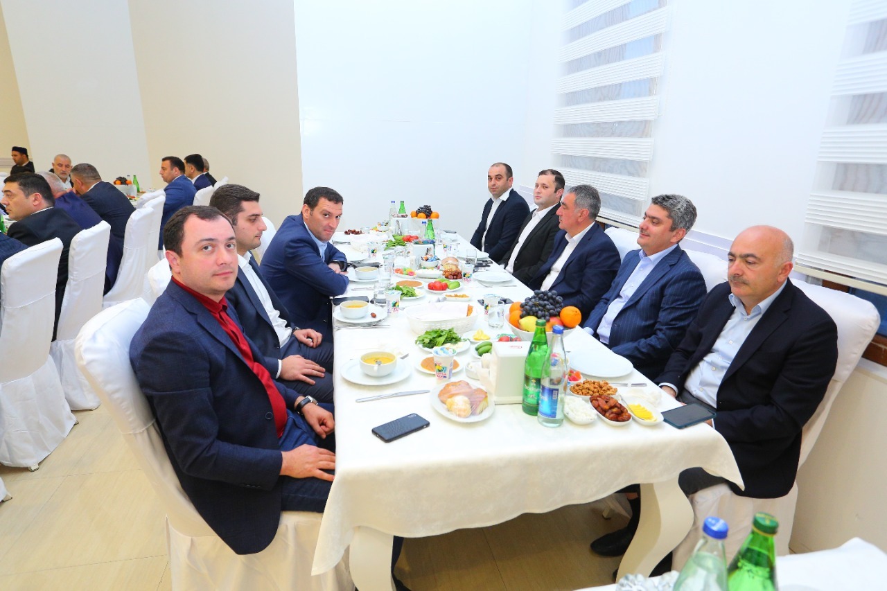 Binəqədi rayonunda iftar süfrəsi açıldı - FOTOLAR