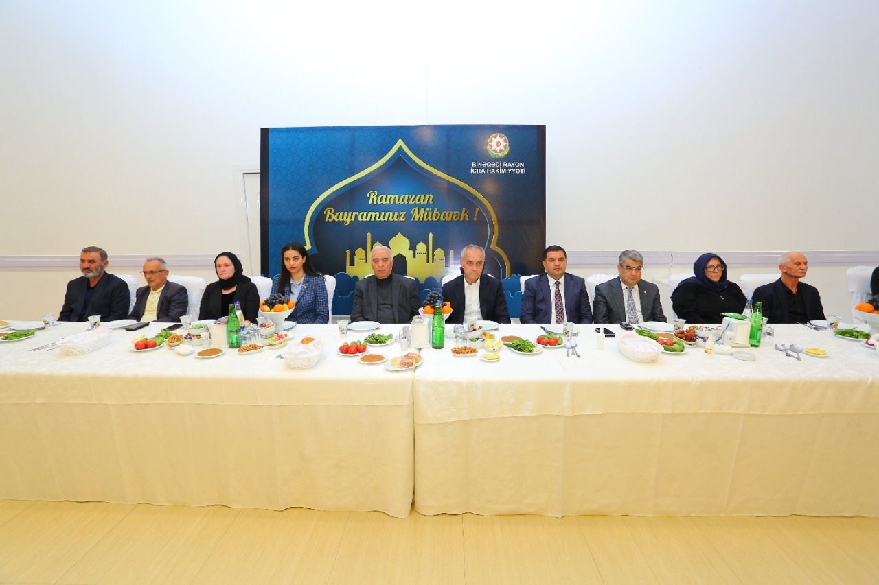 Binəqədi rayonunda iftar süfrəsi açıldı - FOTOLAR