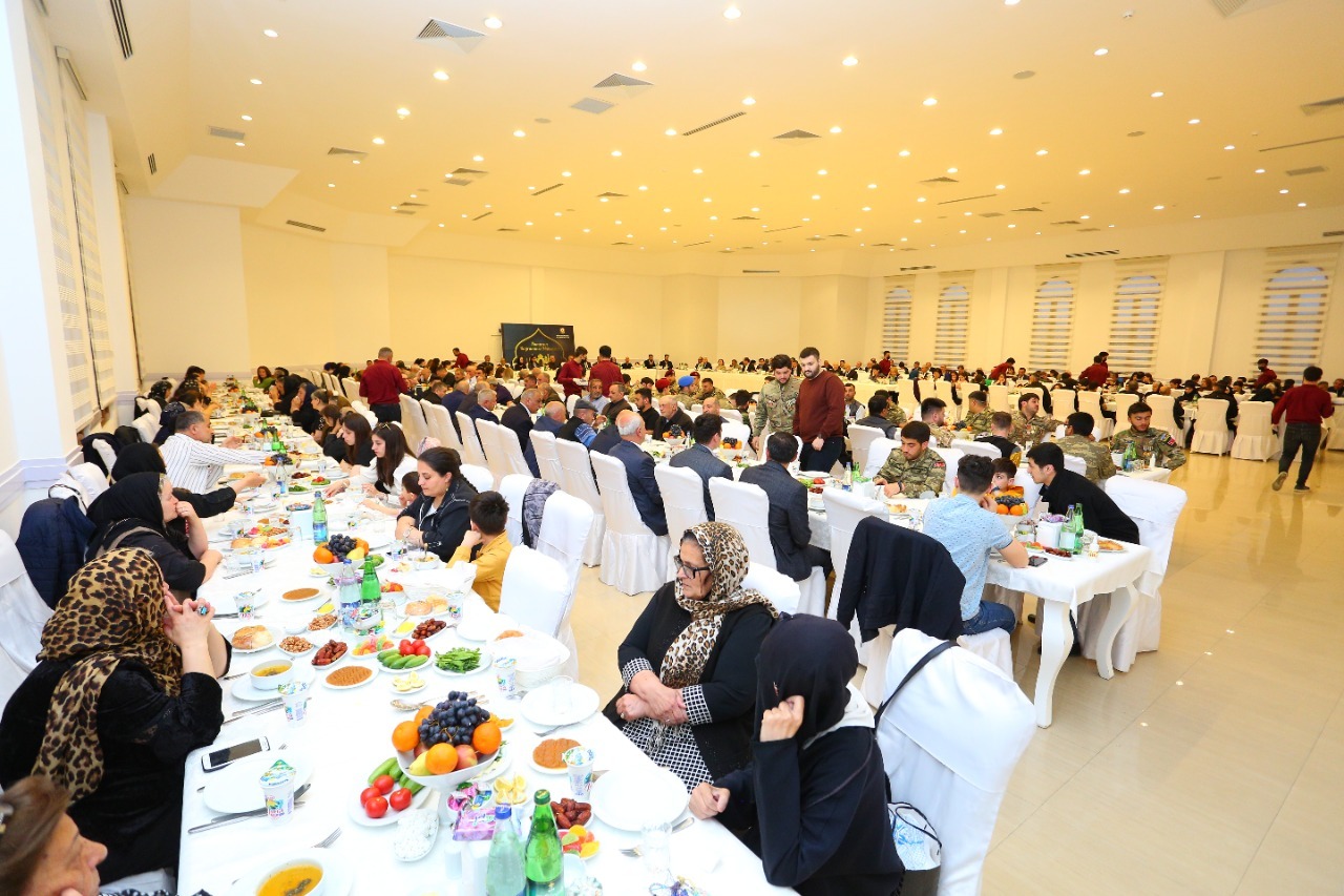 Binəqədi rayonunda iftar süfrəsi açıldı - FOTOLAR