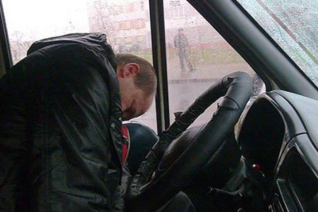 Azərbaycanda avtobus sürücüsü sükan arxasında öldü