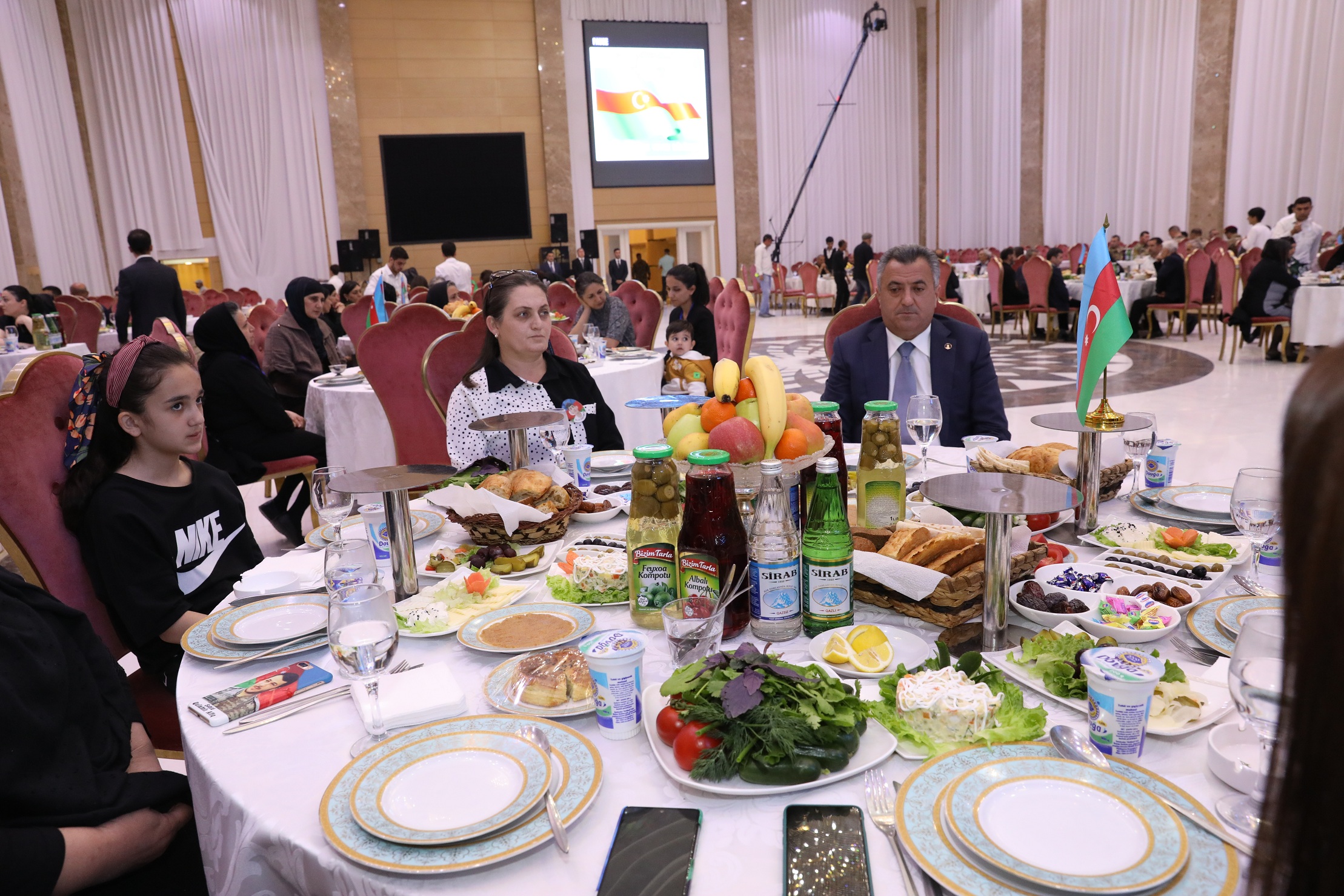Xırdalanda şəhidlərinin xatirəsinə və qazilər üçün növbəti iftar süfrəsi açılıb