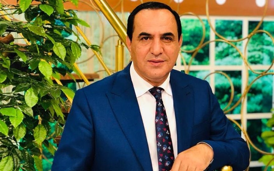 Yaxın dostunu itirən Manaf Ağayev onu çiyinlərində daşıdı - VİDEO
