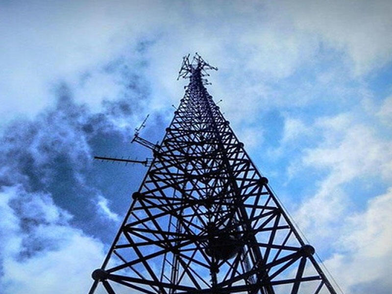 Mobil rabitə operatorun qülləsinə çıxıb intihar etmək istədi