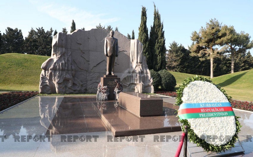 Prezident İlham Əliyev ulu öndər Heydər Əliyevin məzarını ziyarət etdi