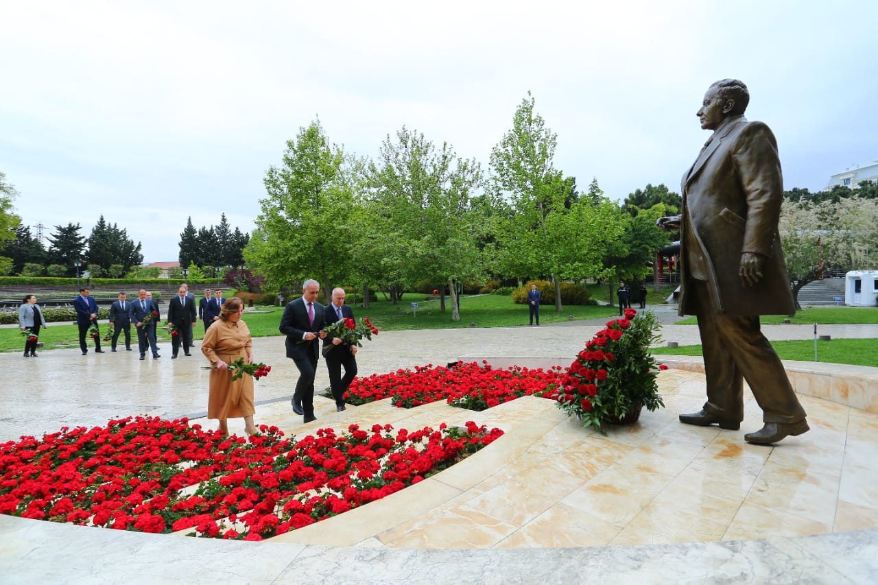 Binəqədi Rayonunda Heydər Əliyevin anadan olmasının 99-cu ildönümü ilə əlaqədar tədbir keçirilib
