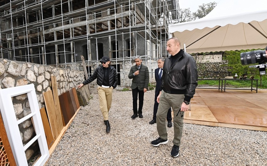 Prezident İlham Əliyev və Mehriban Əliyeva “Shusha Boutique Hotel”in yerləşəcəyi ərazidə olublar