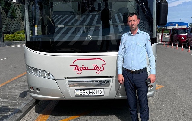 Bakıda maraqlı hadisə: sürücü avtobusda tapdığı 20 min dolları sahibinə qaytardı