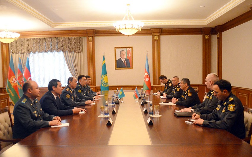 Azərbaycan və Qazaxıstanın birgə hərbi təlimlər keçirməsi müzakirə olundu