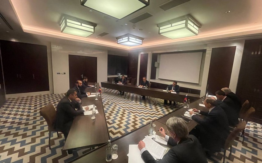 Azərbaycan, Rusiya və Ermənistan XİN başçıları arasında üçtərəfli görüş başladı