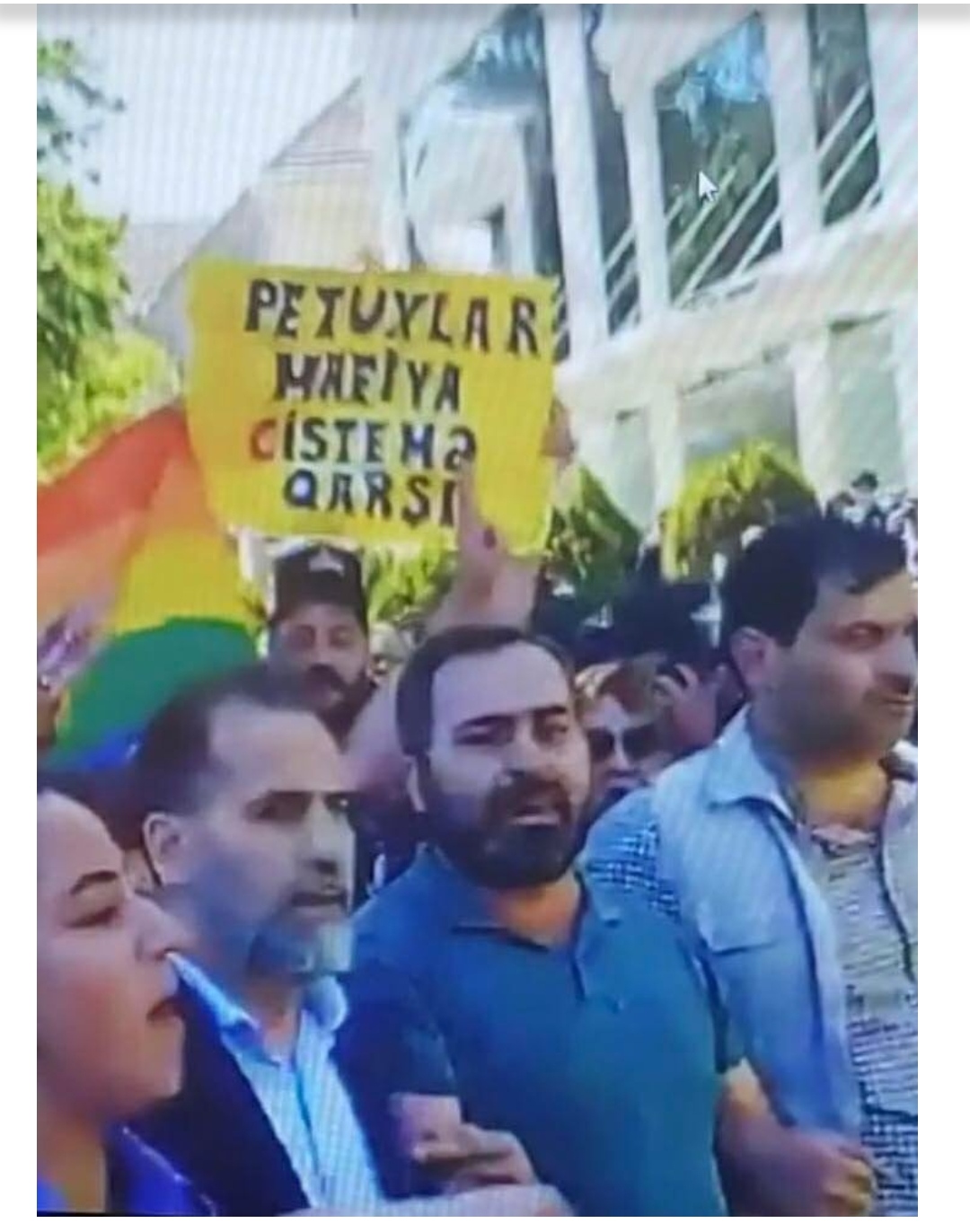 Bakıdakı aksiyada LGBT bayrağı dalğalandırıldı — FOTO