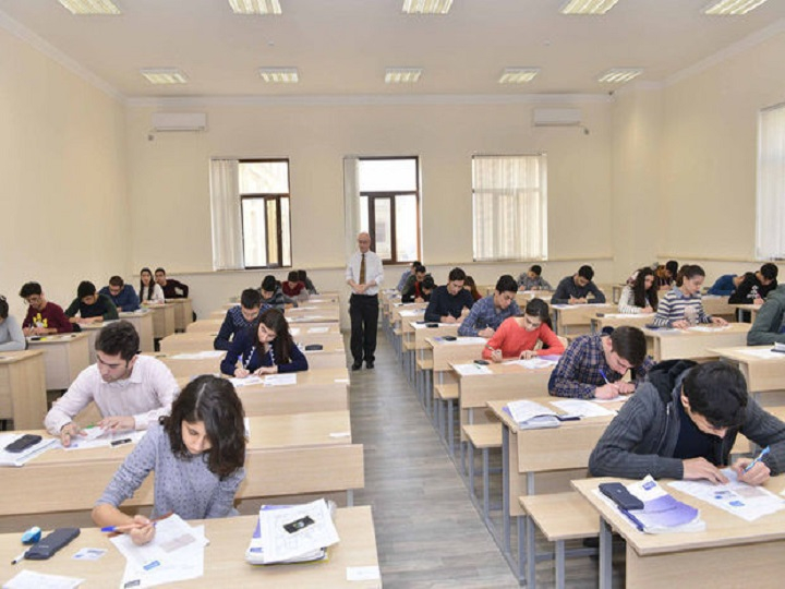 Kolleclərə qəbul imtahanı keçirildi