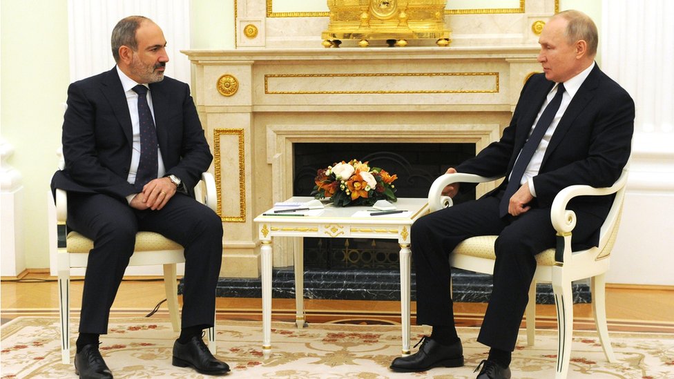 Putin Paşinyanla Qarabağı müzakirə etdi