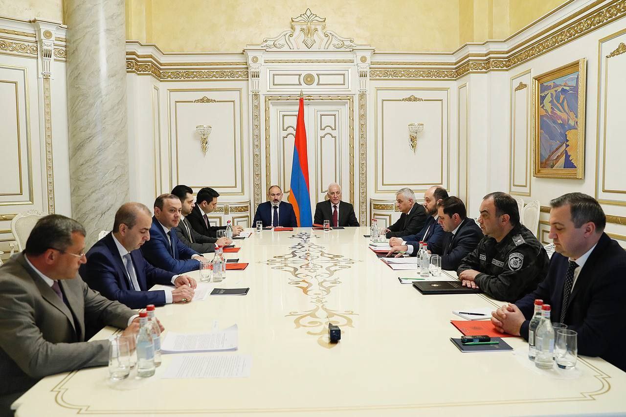 Paşinyan Ermənistan Təhlükəsizlik Şurasının iclasını keçirir