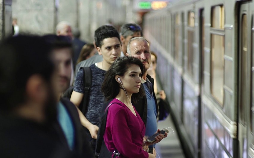Bakı metrosunda qorxu dolu anlar: Sərnişinləri təcili təxliyə etdilər