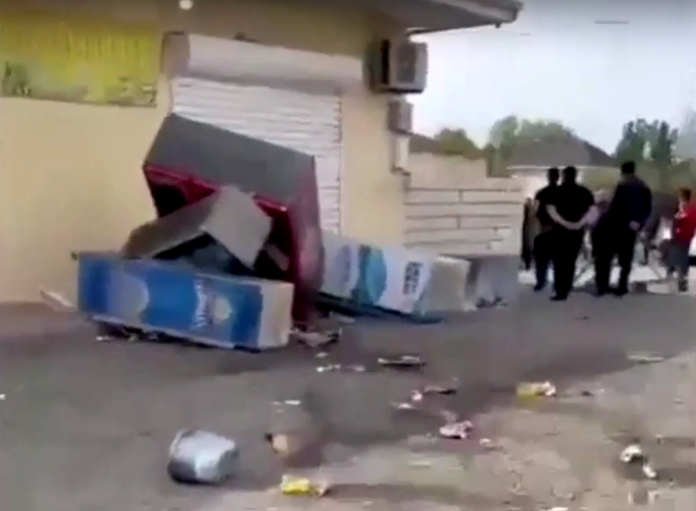 Azərbaycanda market sahibi azyaşlıya porno videolar göstərdi, polis məsələyə qarışdı - VİDEO