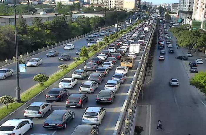 Bakının bəzi küçə və prospektlərində sıxlıq var - SİYAHI