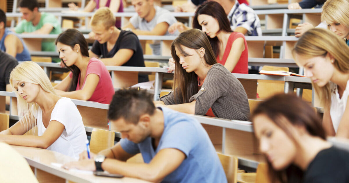 Universitetlərdə dövlət imtahanı ləğv edilir? - 30 min tələbə etiraz edir - VİDEO