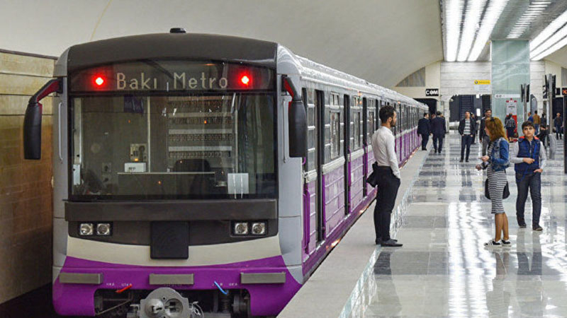 Metroda qadın intihar etmək istədi