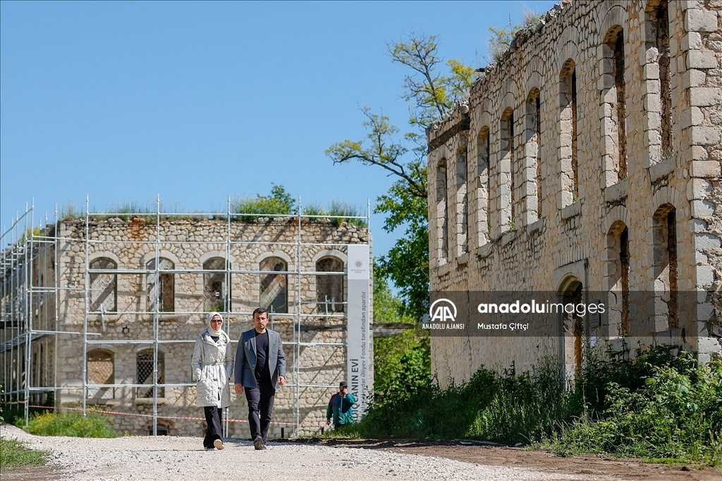 Selçuk Bayraktar həyat yoldaşı ilə Şuşada - FOTO