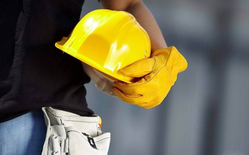 Bakıda 21 yaşlı fəhlə beşinci mərtəbədən yıxılaraq öldü